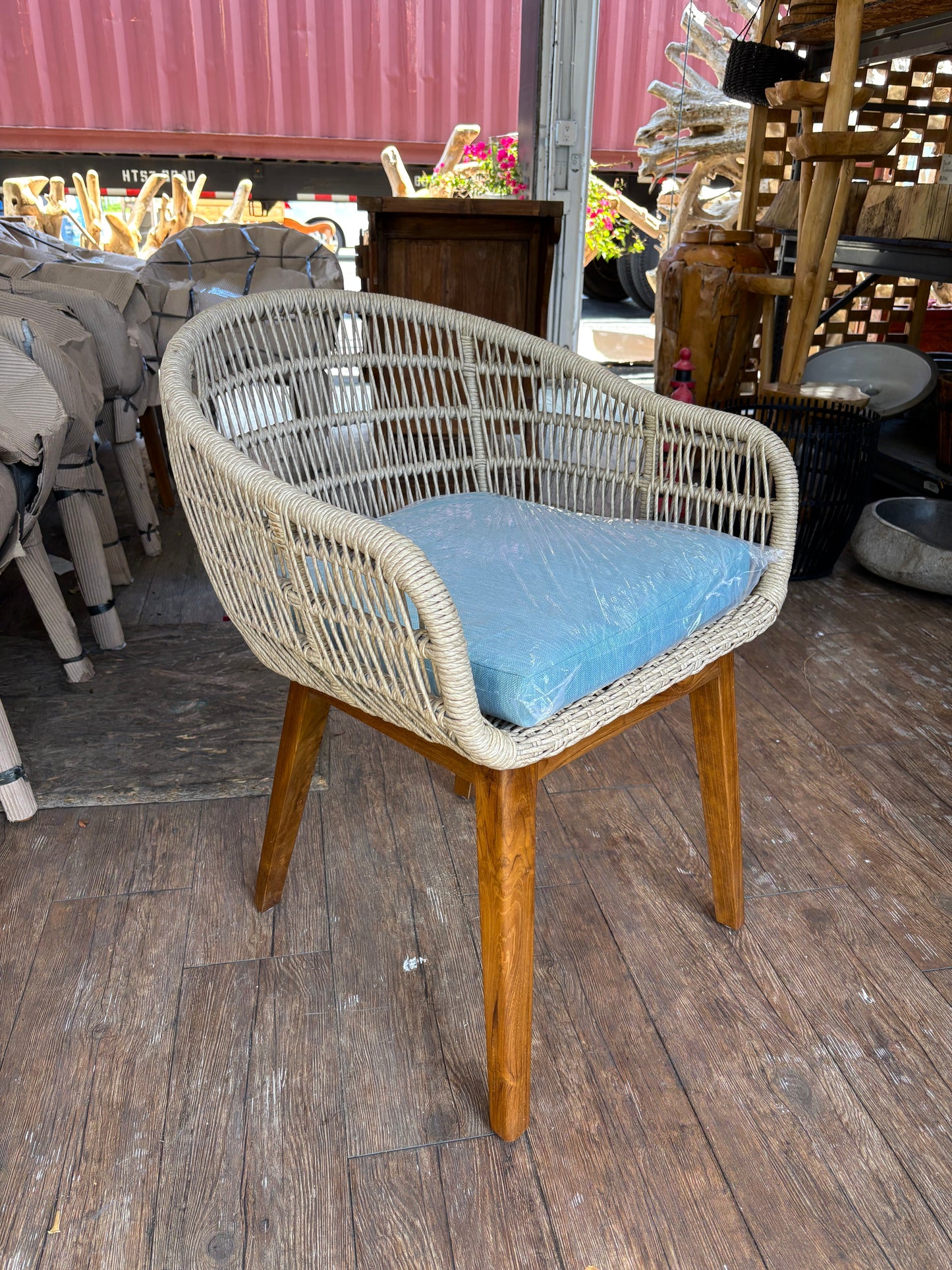 SYNTHETIC ROPE AND TEAK ARM CHAIR W/ BLUE CUSHION