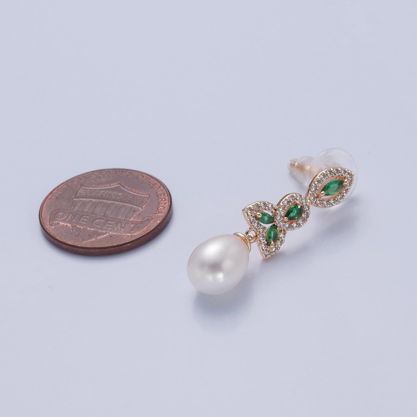 Dangle White Pearl Stud Earring with Gold Green Pave Flower for Wedding Jewelry T-532