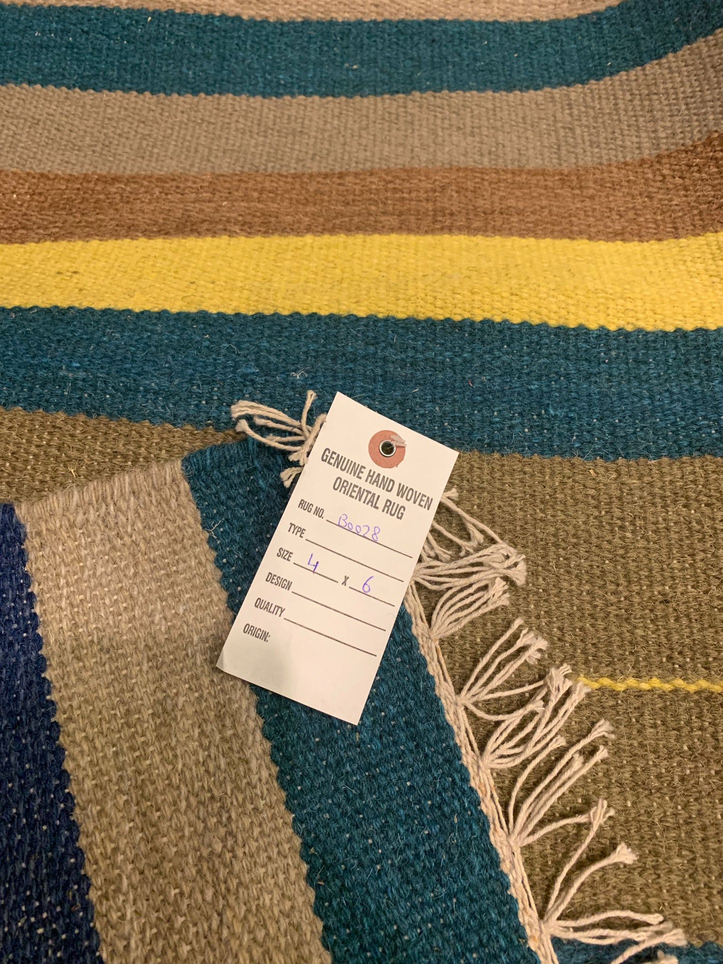 Handwoven Indian Kilim Rug – Geometric Navajo Design, size 4" x 6"