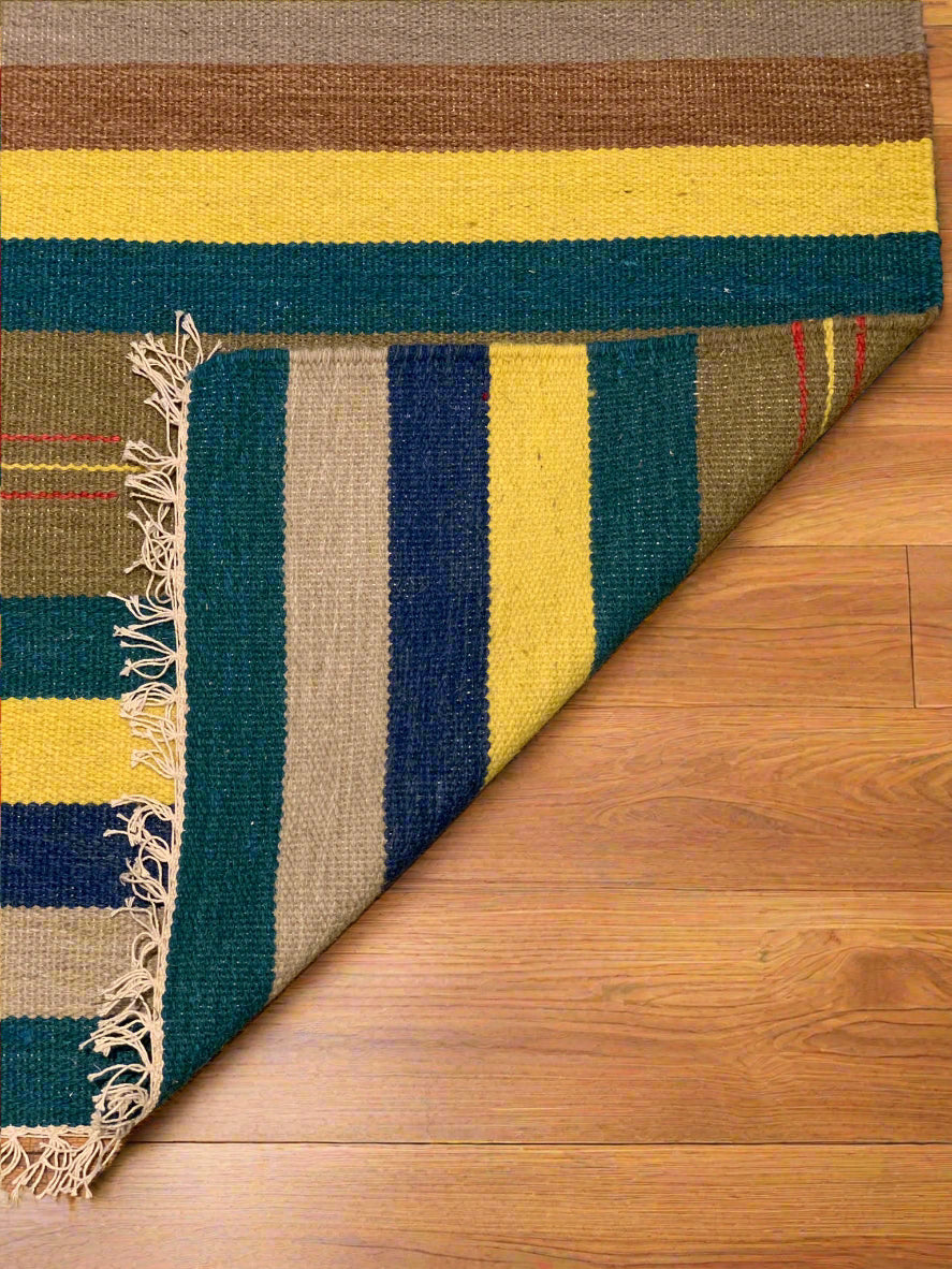 Handwoven Indian Kilim Rug – Geometric Navajo Design, size 4" x 6"