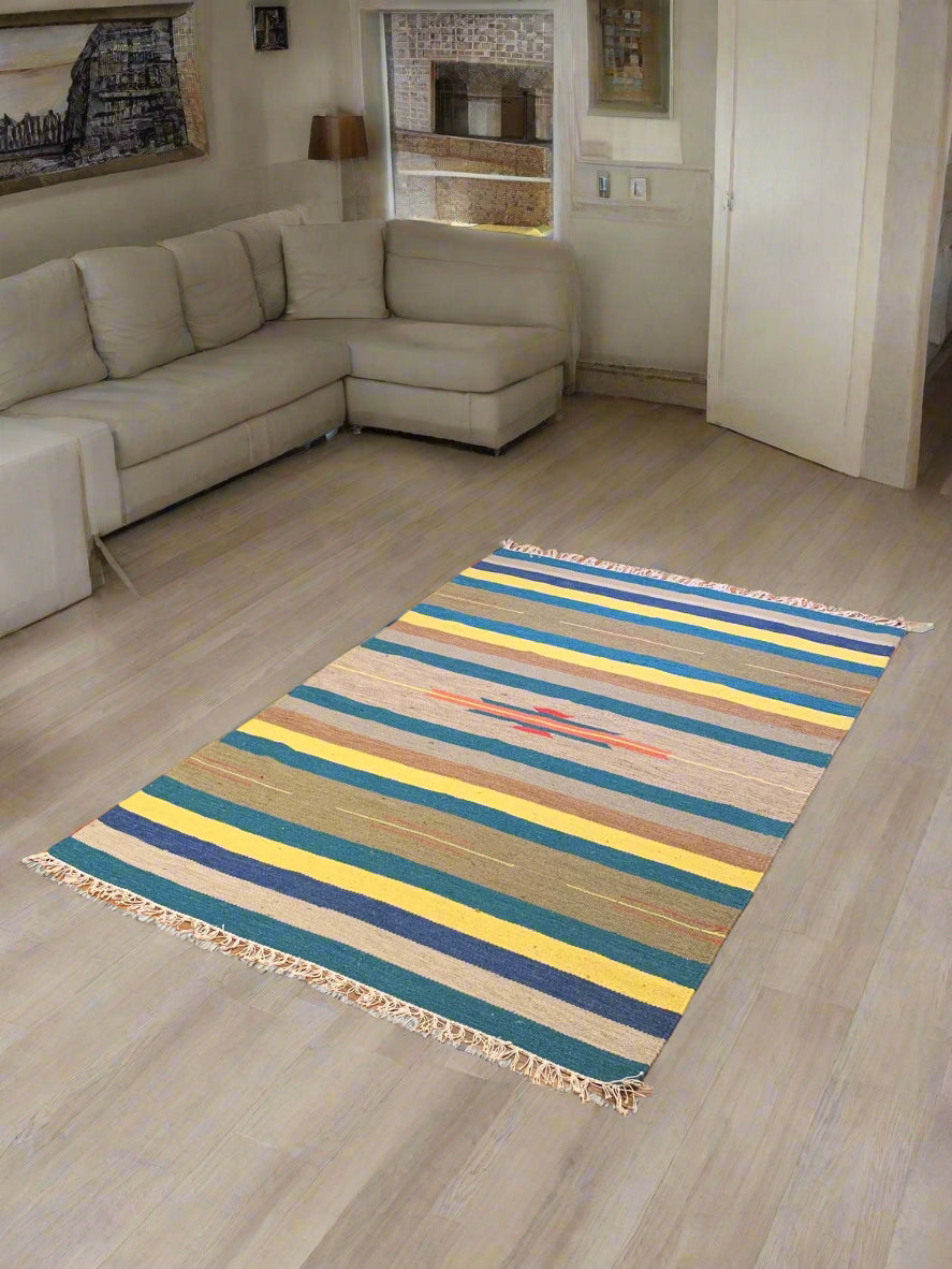 Handwoven Indian Kilim Rug – Geometric Navajo Design, size 4" x 6"