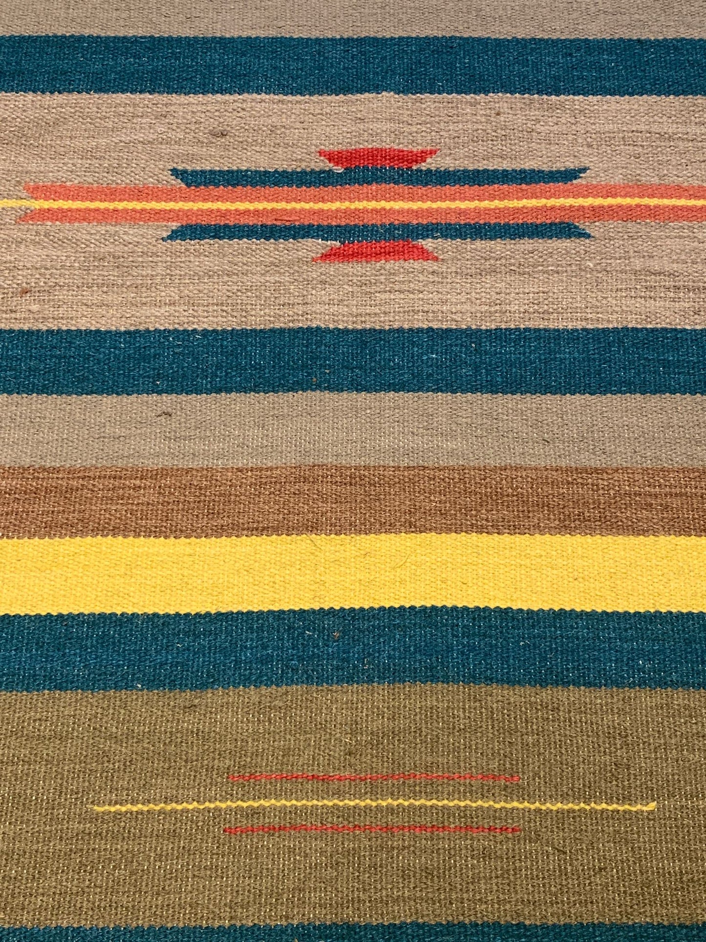 Handwoven Indian Kilim Rug – Geometric Navajo Design, size 4" x 6"