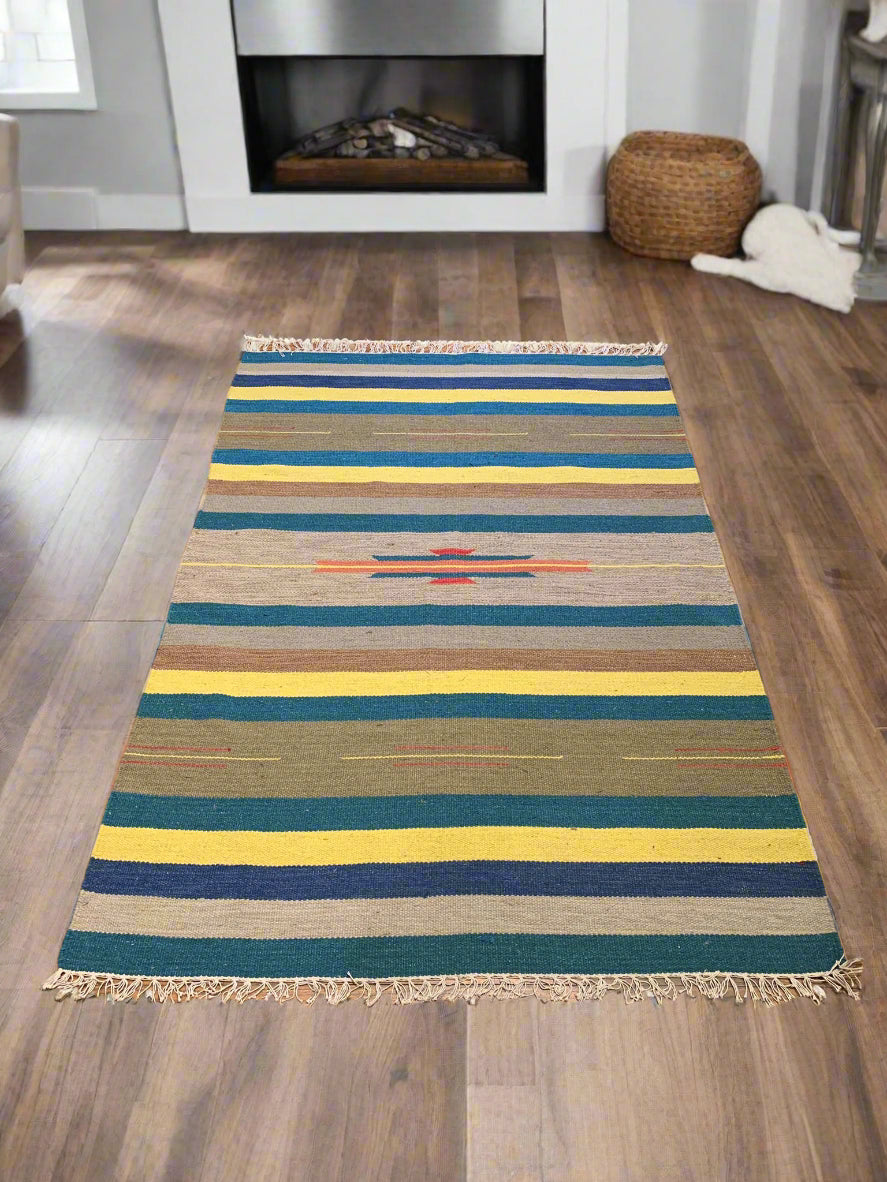 Handwoven Indian Kilim Rug – Geometric Navajo Design, size 4" x 6"