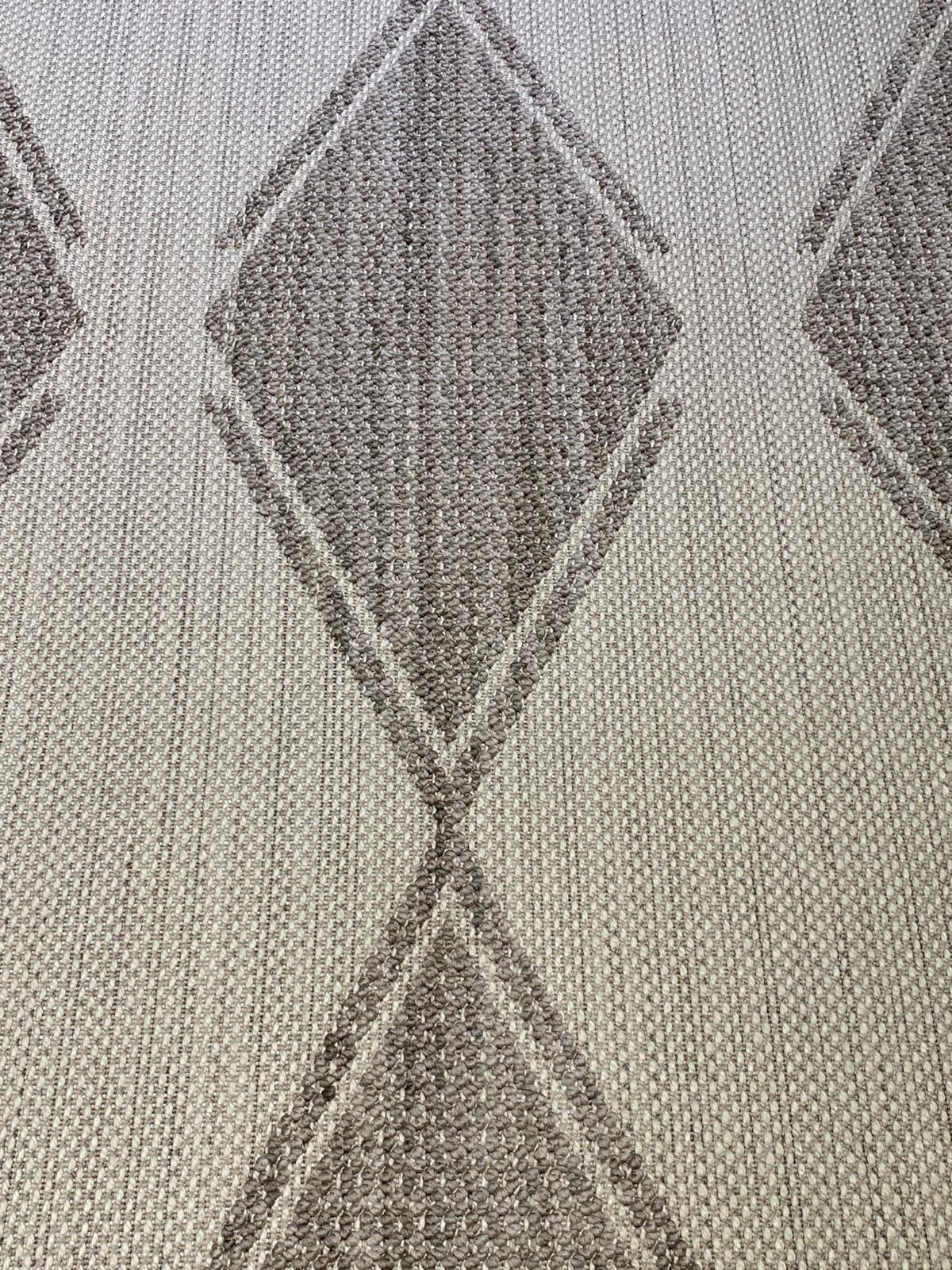 Persian-Inspired. Modern Defined. Turkish Made Rug, size 5' 4" x 7' 8"
