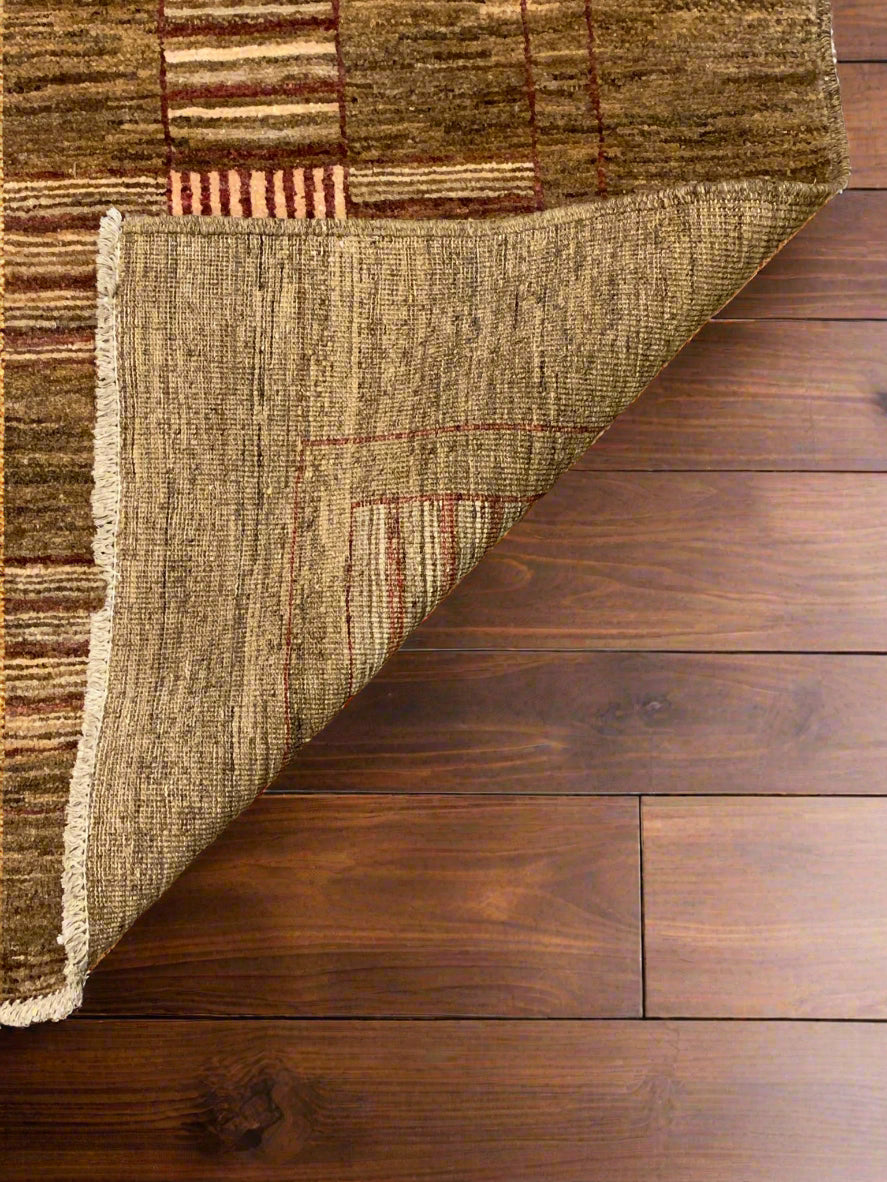 Hand-Knotted Sultanabad Vegetable-Dyed Wool Rug, 5' 2" x 6' 10"