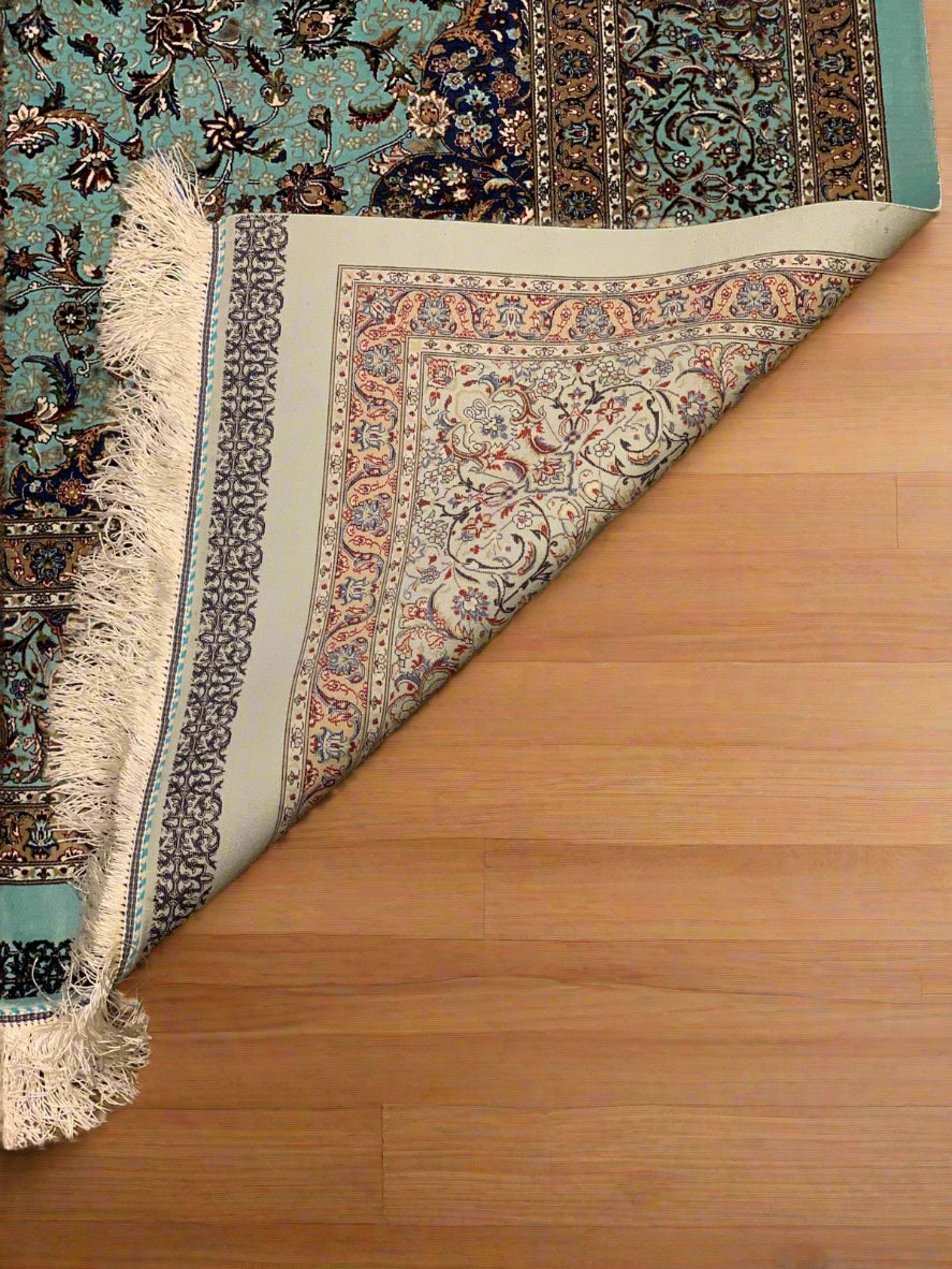 Exquisite 100% Silk Persian Design Rug – Elegant and Luxurious, size 4' 4" x 6' 4"