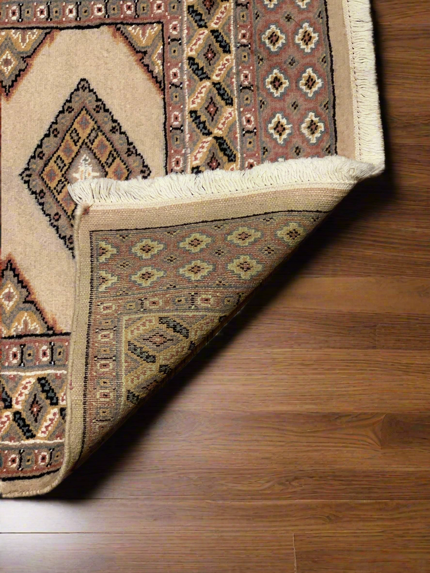 Hand-Knotted Pakistani Wool Rug, Tribal/Floral Design, size 2' 6" x 4' 1"
