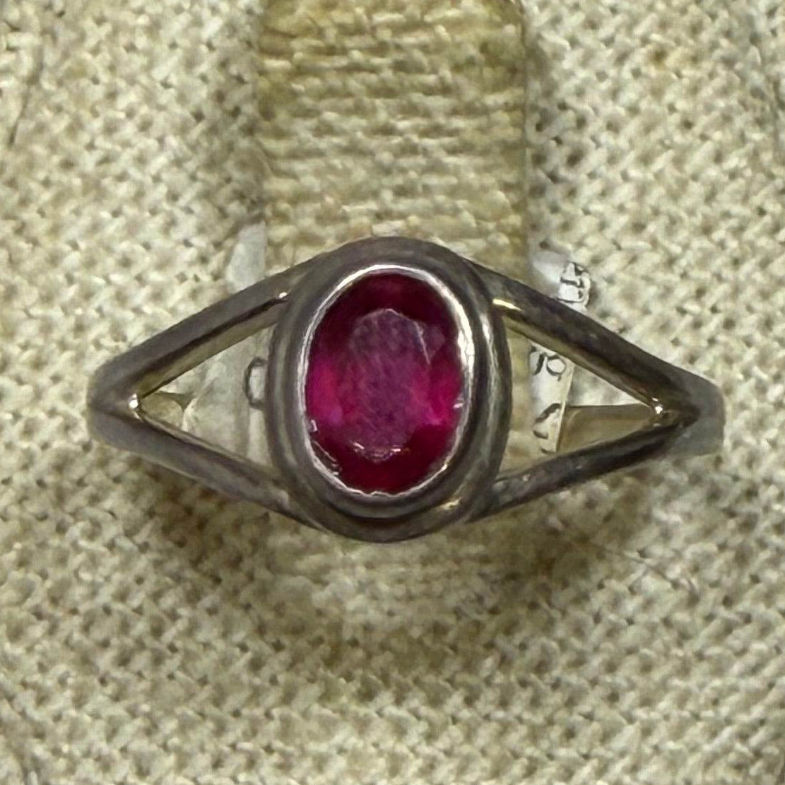 Ruby Ring 9 02.0032