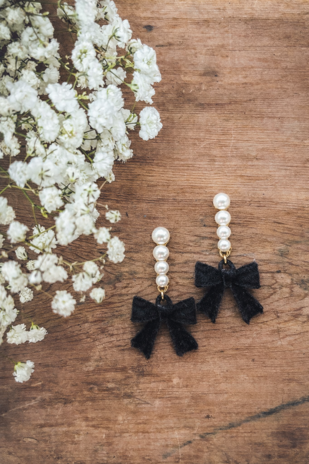 Beautiful Black Bow and Pearl Earrings