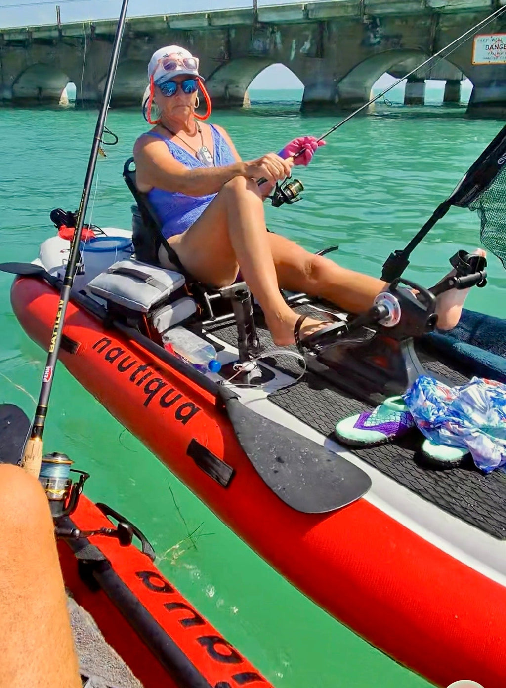 Nautiqua | ARUBA | Pédalo Kayak de Pêche de Luxe avec Pagaie | Rouge