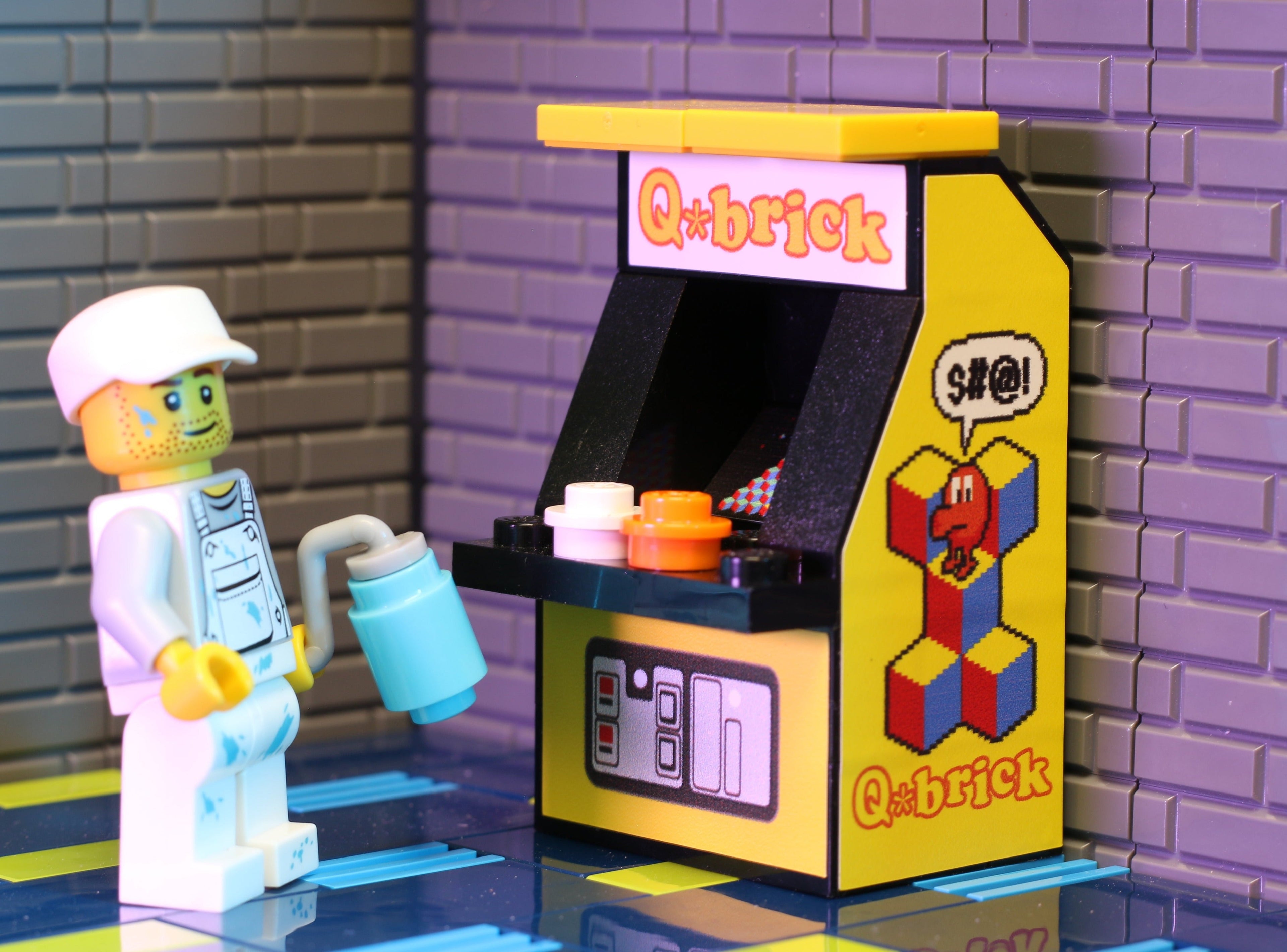 Q*Brick Classic Arcade Machine