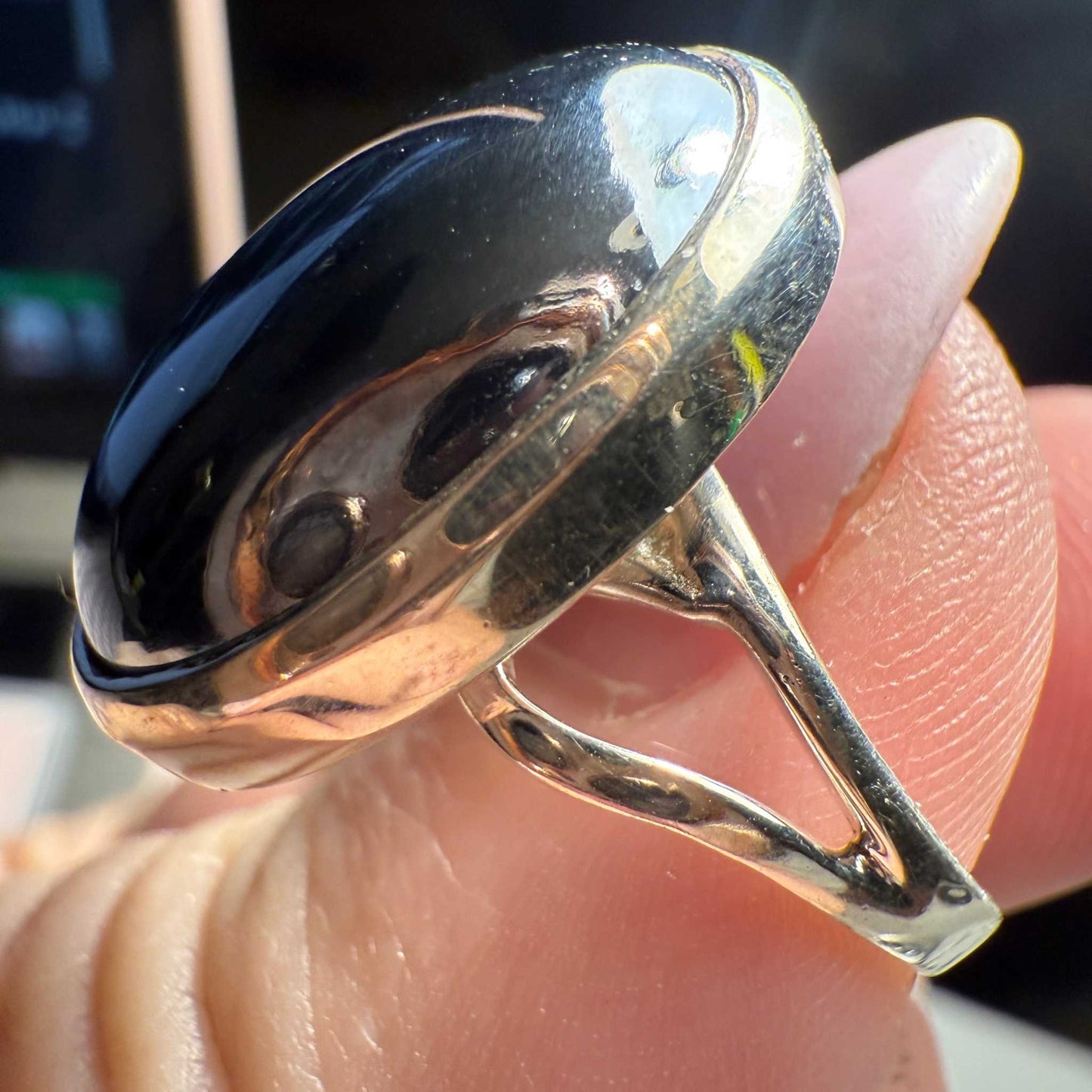 Bold Oval Terahertz Split-Band Ring