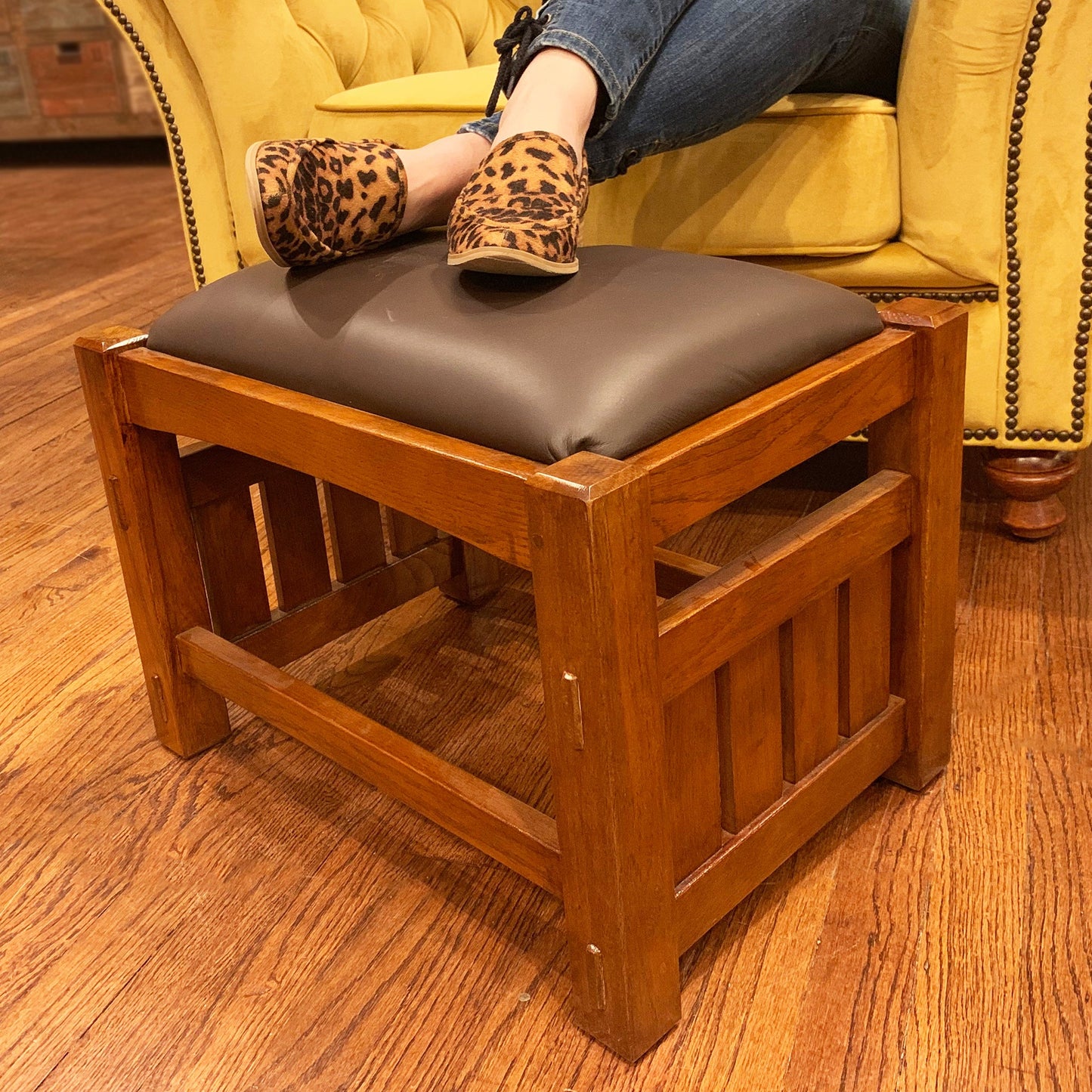 Mission Oak Footstool - Wide Spindles (2 Colors Available)