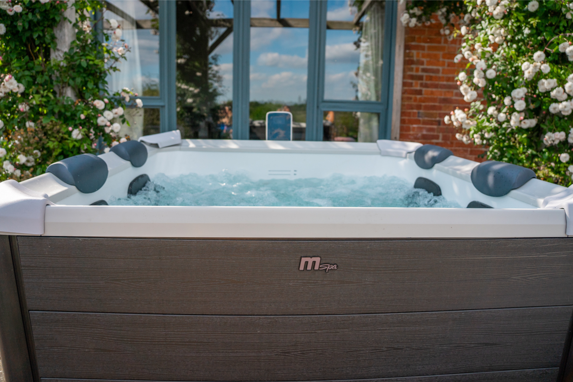 MSPA | OSLO | Frame Series | Rigid Hot Tub & Spa | Light up the night | Upto 6 Person