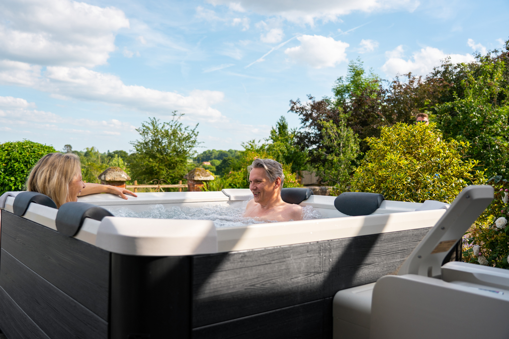 MSPA | OSLO | Frame Series | Rigid Hot Tub & Spa | Light up the night | Upto 6 Person