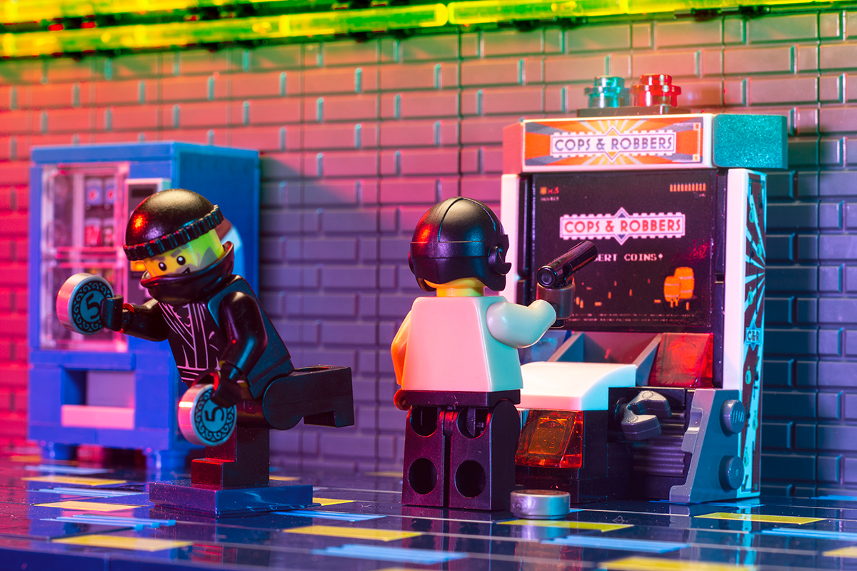 Cops & Robbers Shooter Arcade Game