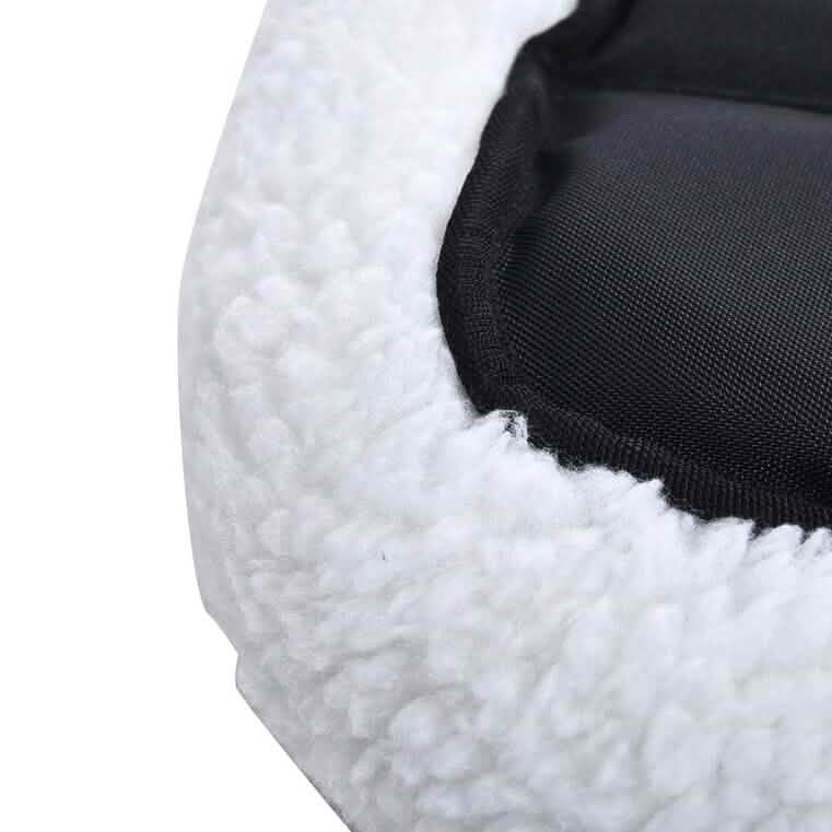 Panier pour animaux de compagnie Amazon Basics avec traversin rembourré en fausse fourrure Sherpa