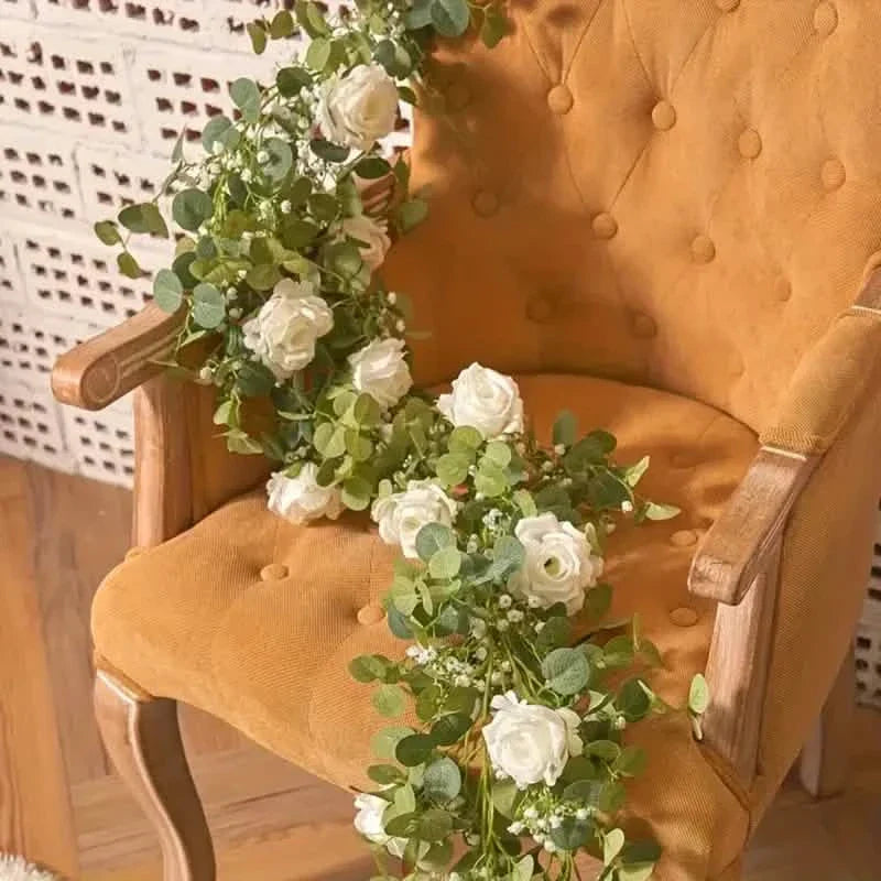 Guirlande d'eucalyptus artificielle avec fausses roses et gypsophile, verdure florale artificielle