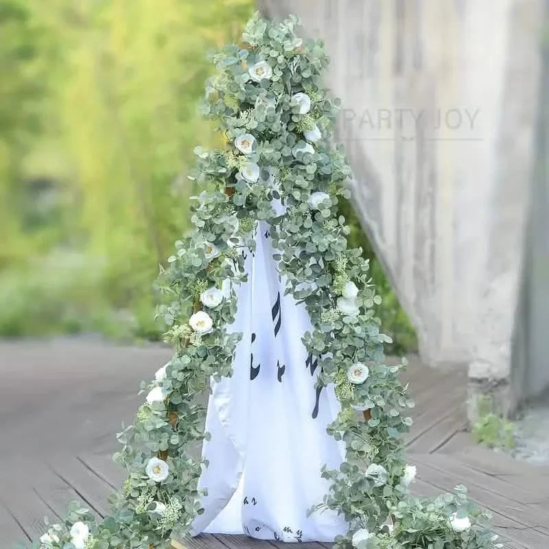 Guirlande d'eucalyptus artificielle avec fausses roses et gypsophile, verdure florale artificielle