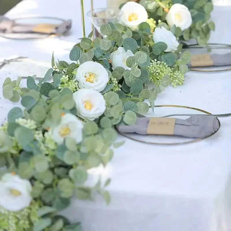 Guirlande d'eucalyptus artificielle avec fausses roses et gypsophile, verdure florale artificielle