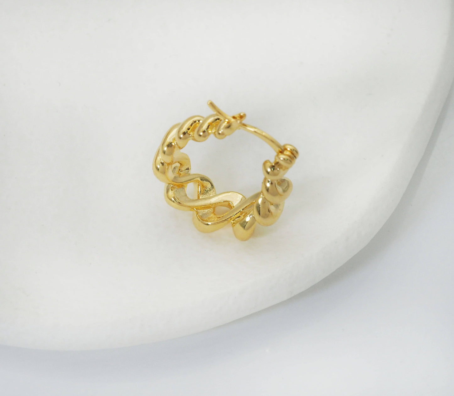 Gold Round Twist Shape Climber Earrings, Oval Earrings, Sku#J365