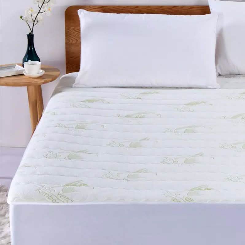 Protège-matelas matelassé hypoallergénique en bambou et aloe vera