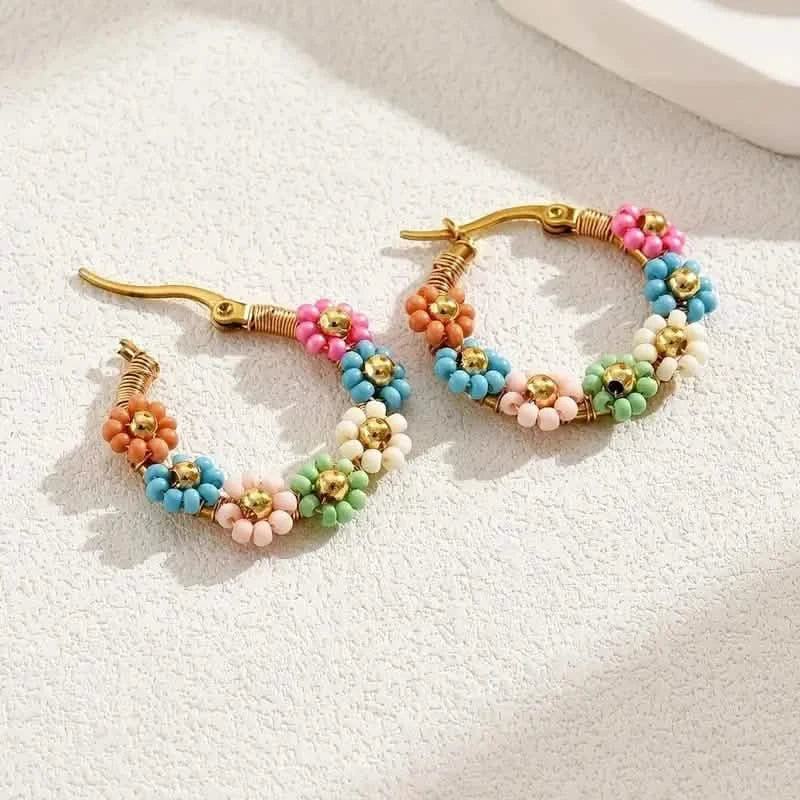 Boucles d'oreilles créoles avec perles et décor floral en acier inoxydable style bohème
