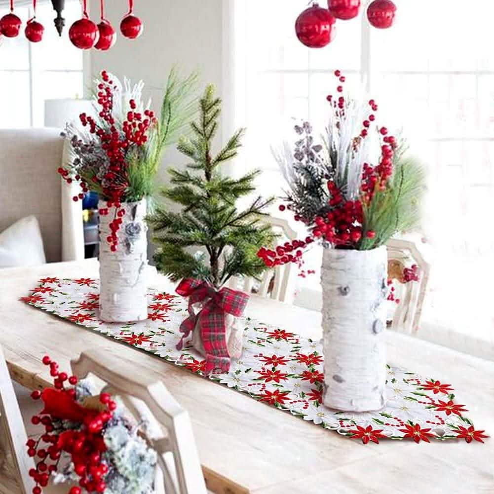 Chemins de table brodés de Noël