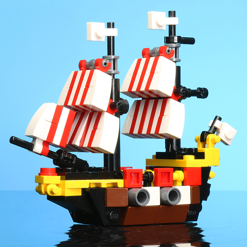 Custom Mini Black Seas Barracuda with Captain Brickbeard Minifigure