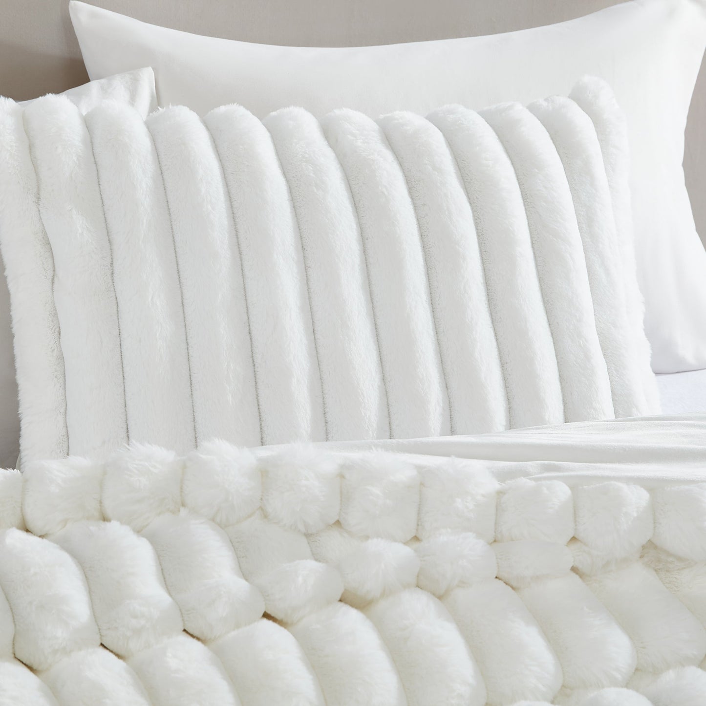 Everett Channel Faux Fur Bedding Set