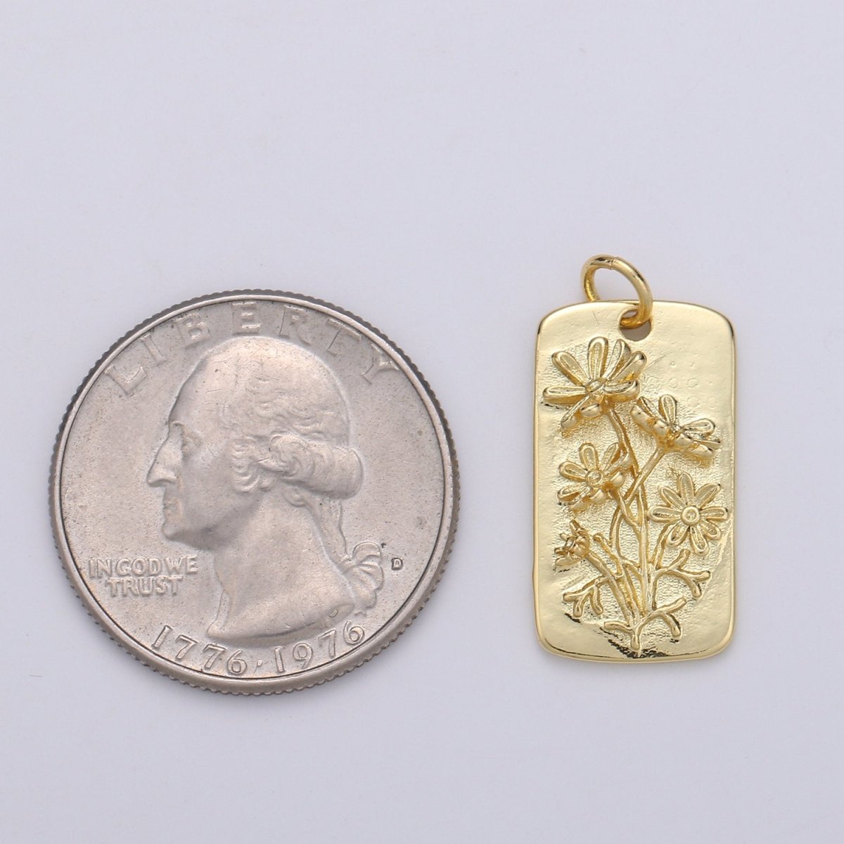 Daisy Flower Charms, Gold Daisy Pendant, Dainty Daisy Charm, Small Wild Flower Charm for Necklace Floral Flower Tag Jewelry D-770