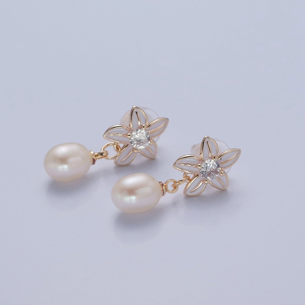Dangle White Pearl Stud Earring with White Flower for Wedding Jewelry T-529