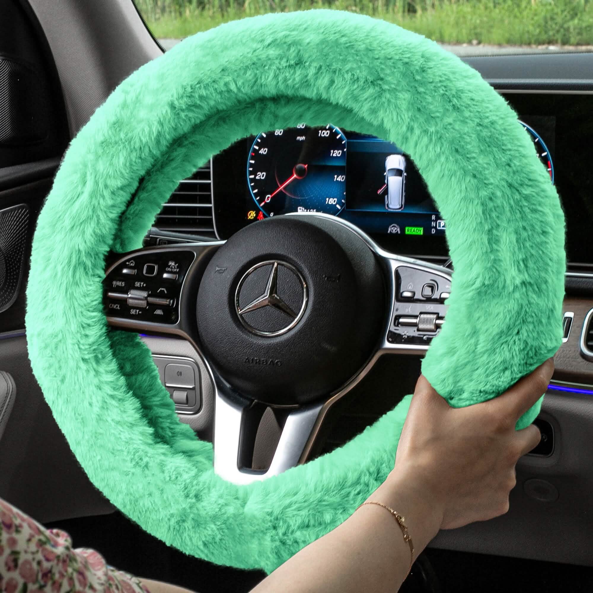 Doe16 Faux Rabbit Fur Steering Wheel Cover