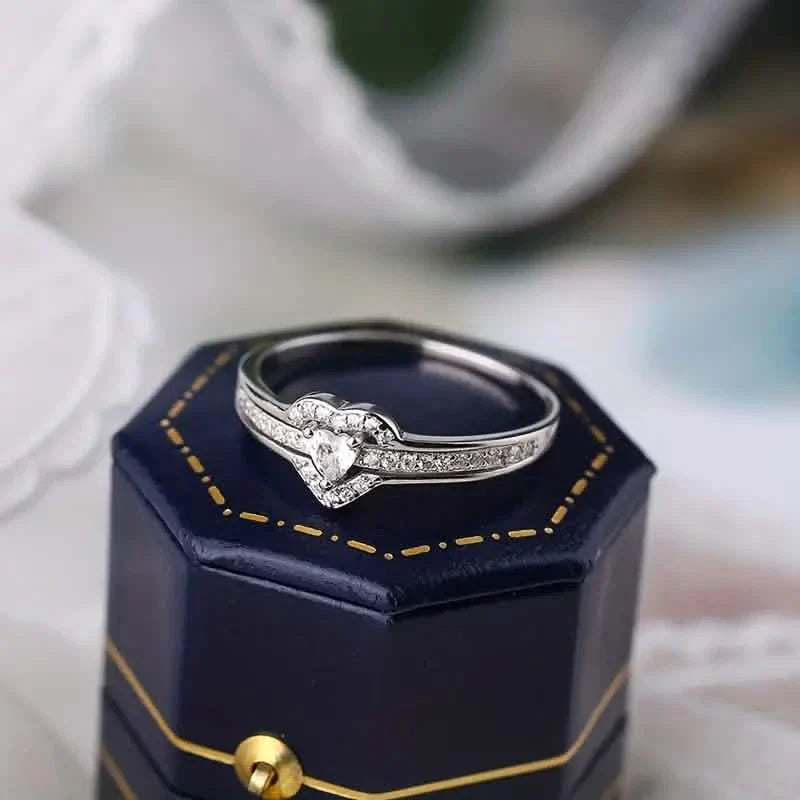 Elegant 925 Sterling Silver Heart Ring with Sparkling Zirconia