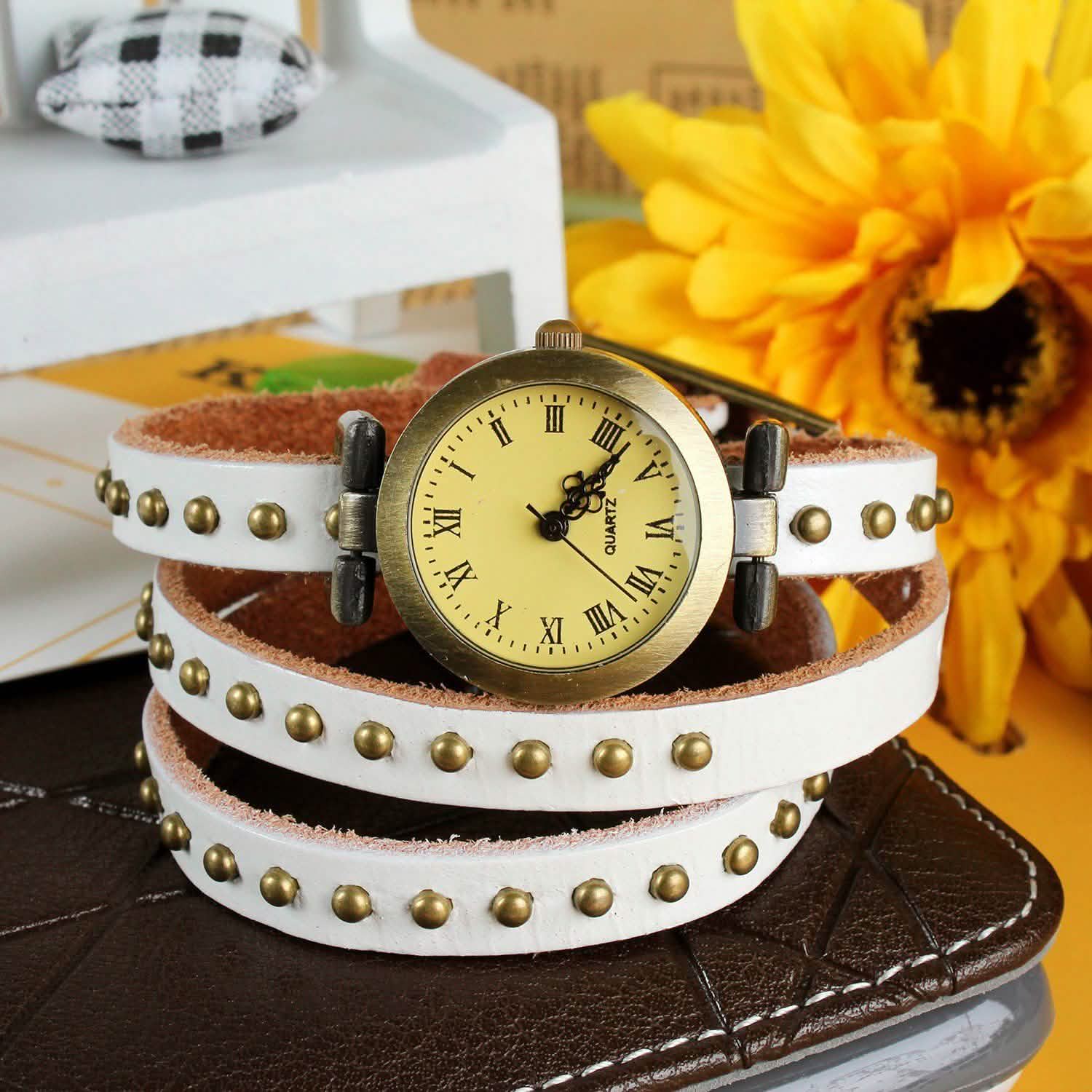 Montre rétro en cuir de rivière à la mode