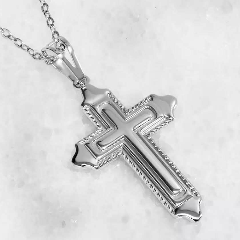 Collier en argent fin avec croix
