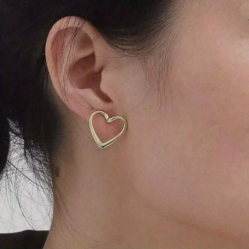 Boucles d'oreilles clous motif cœur creux brillant