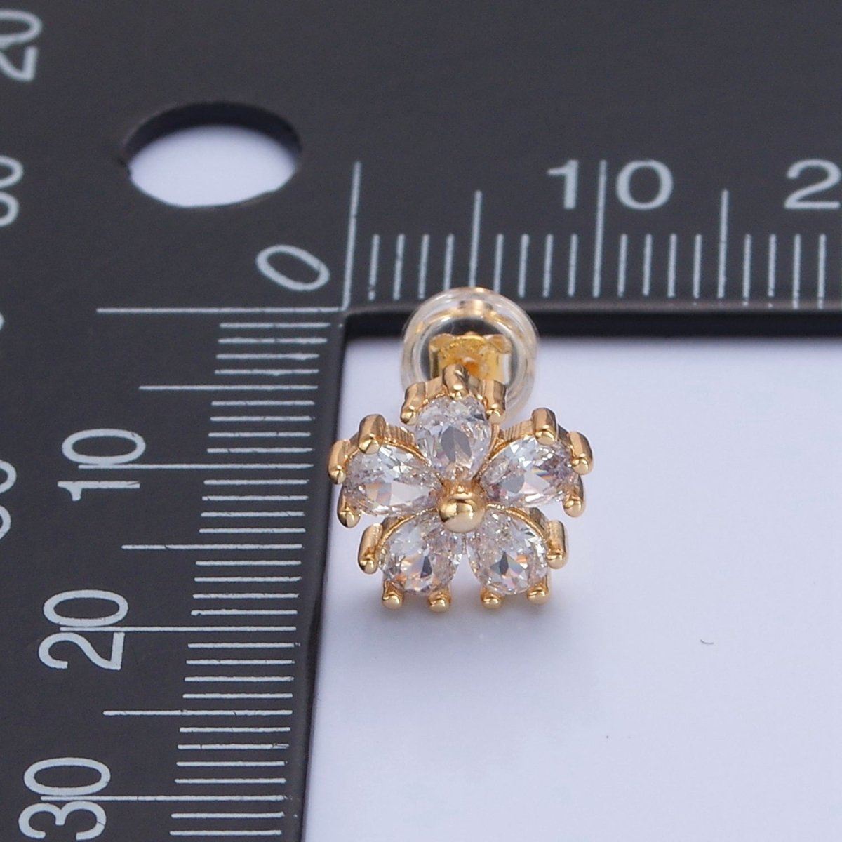 Gold Daisy Floral Stud Earring T-463