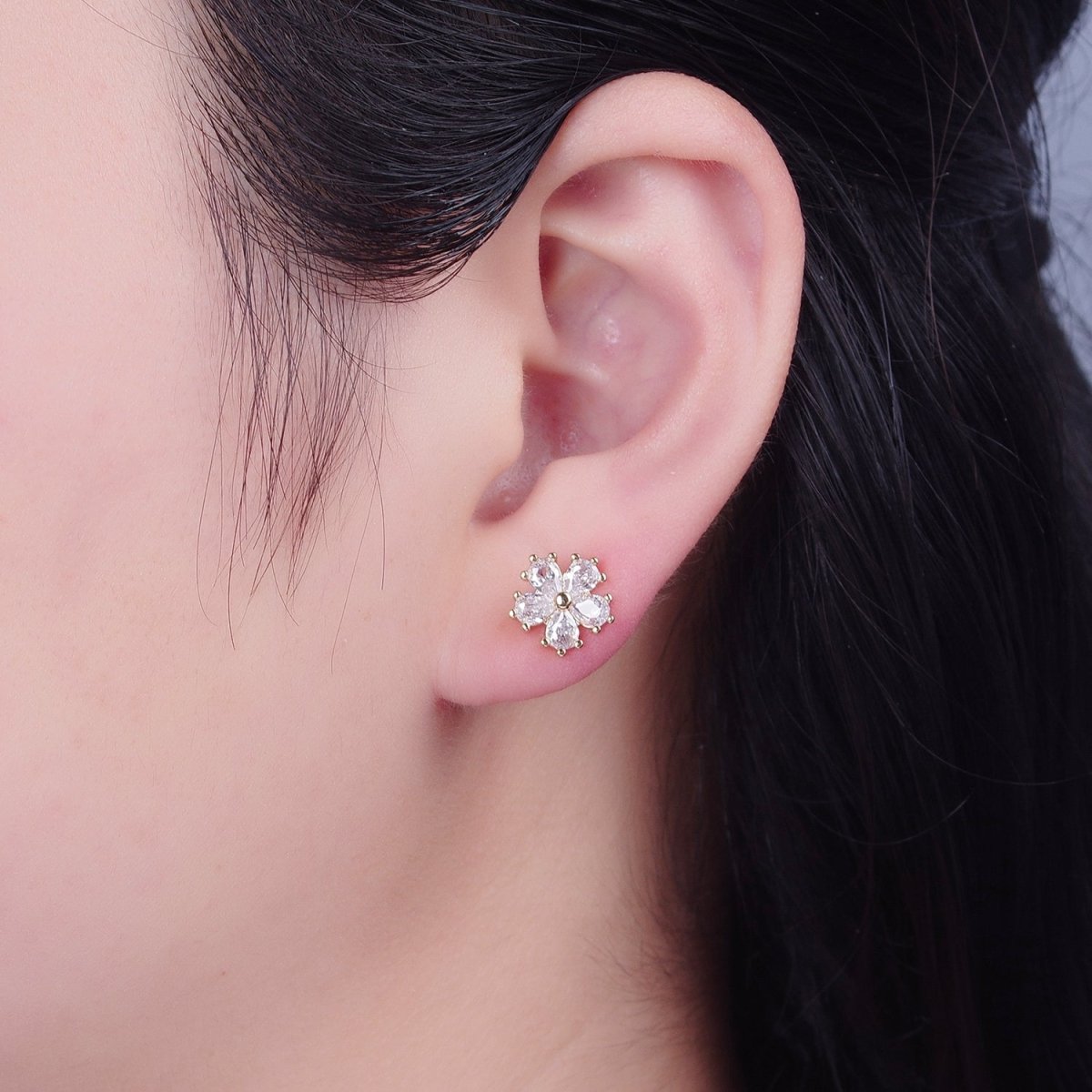 Gold Daisy Floral Stud Earring T-463