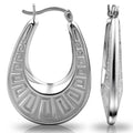 Boucles d'oreilles créoles ovales motif clé grecque par Paolo Fortelini
