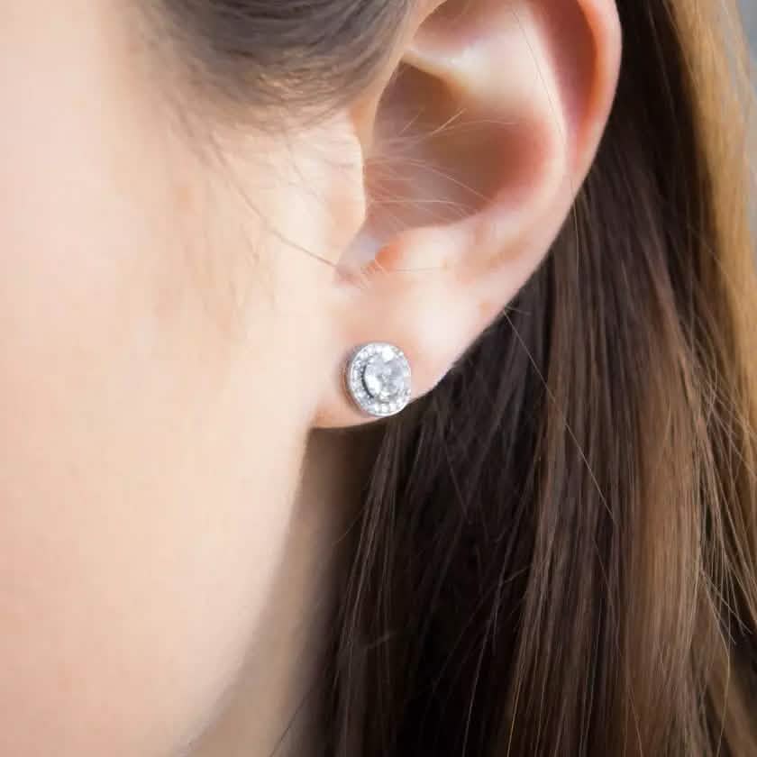 Clous d'oreilles diamants sertis clos
