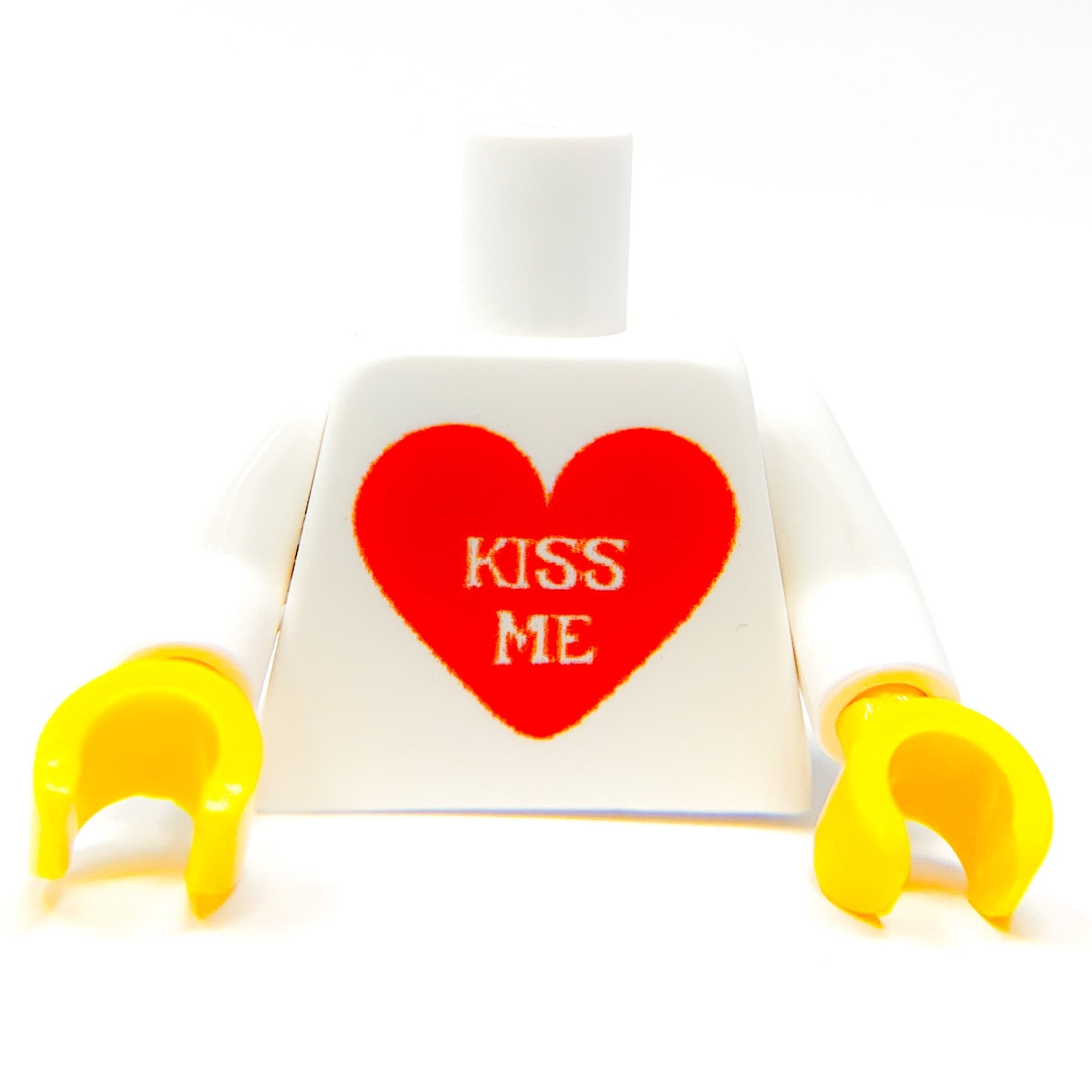 Torse de figurine "Kiss Me" avec cœur imprimé sur mesure en pièces LEGO - B3 Customs