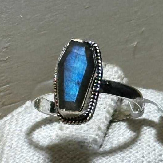 Labradorite Coffin Ring 9 (03.8032)