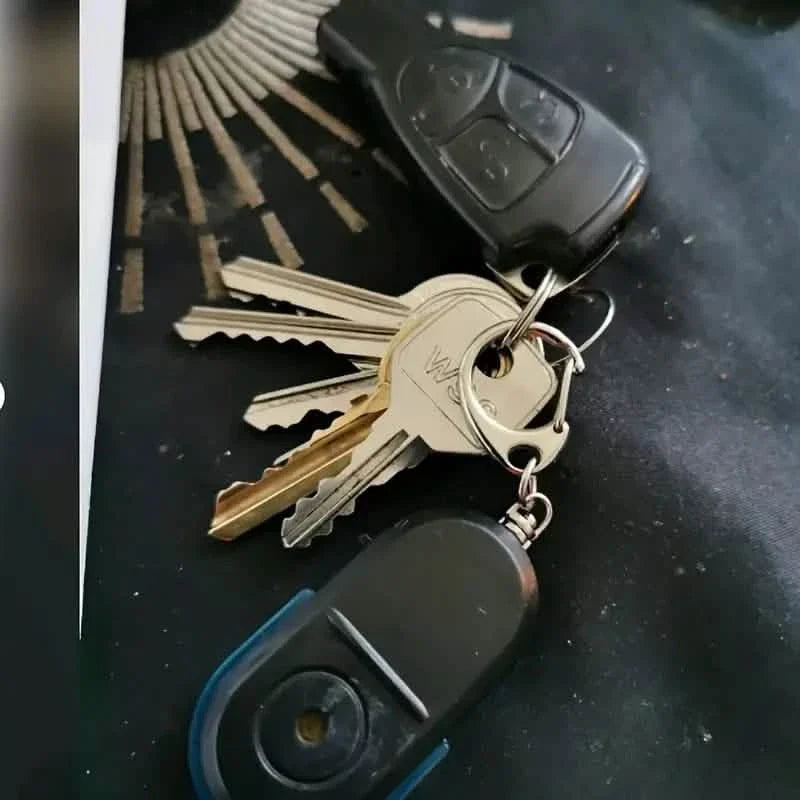 Porte-clés sifflet LED avec alarme sonore clignotante anti-perte, localisateur de clés avec anneau porte-clés