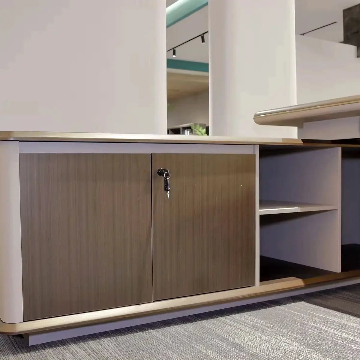 Sussex · Grand L-Shaped Executive Desk