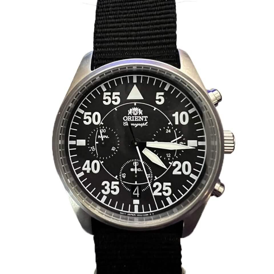 ORIENT VR32-UAB0 メンズクォーツクロノグラフ 日付表示付き (リファービッシュ品)