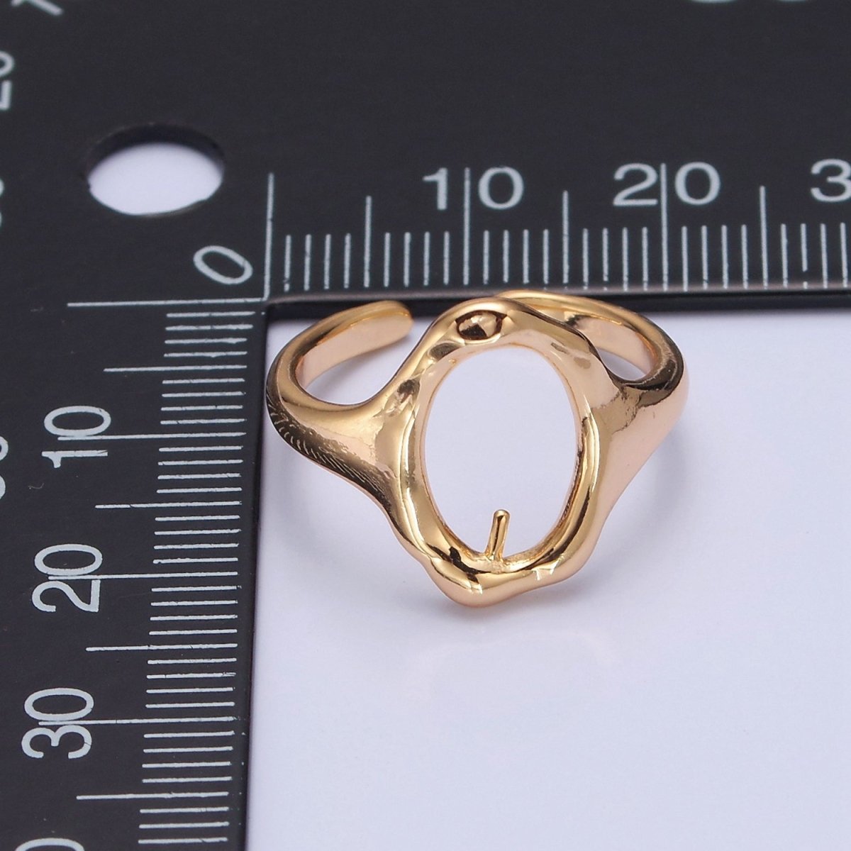 OS Hammered oval ring in Gold Large oval ring for women. Minimalist and modern Jewelry L-759