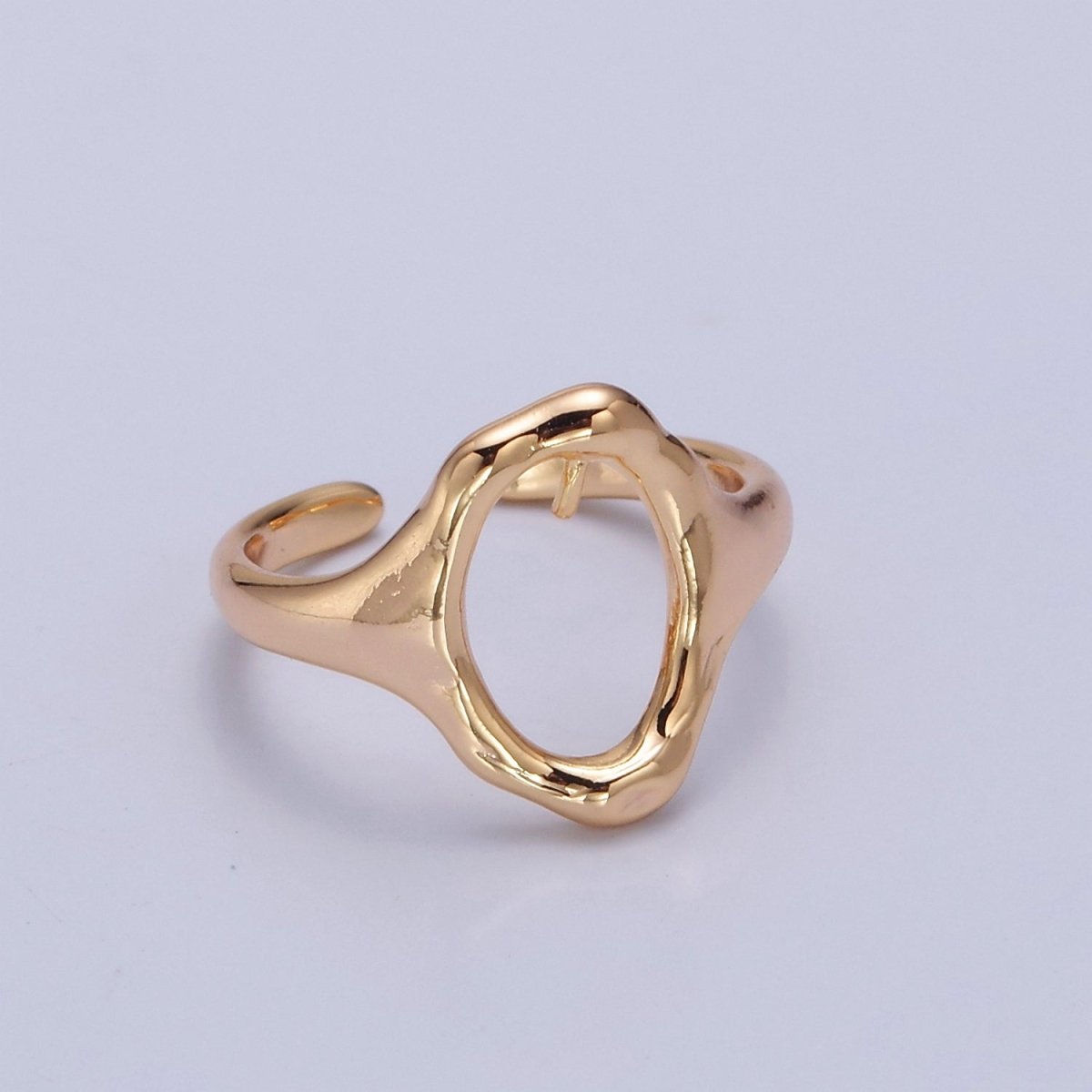 OS Hammered oval ring in Gold Large oval ring for women. Minimalist and modern Jewelry L-759