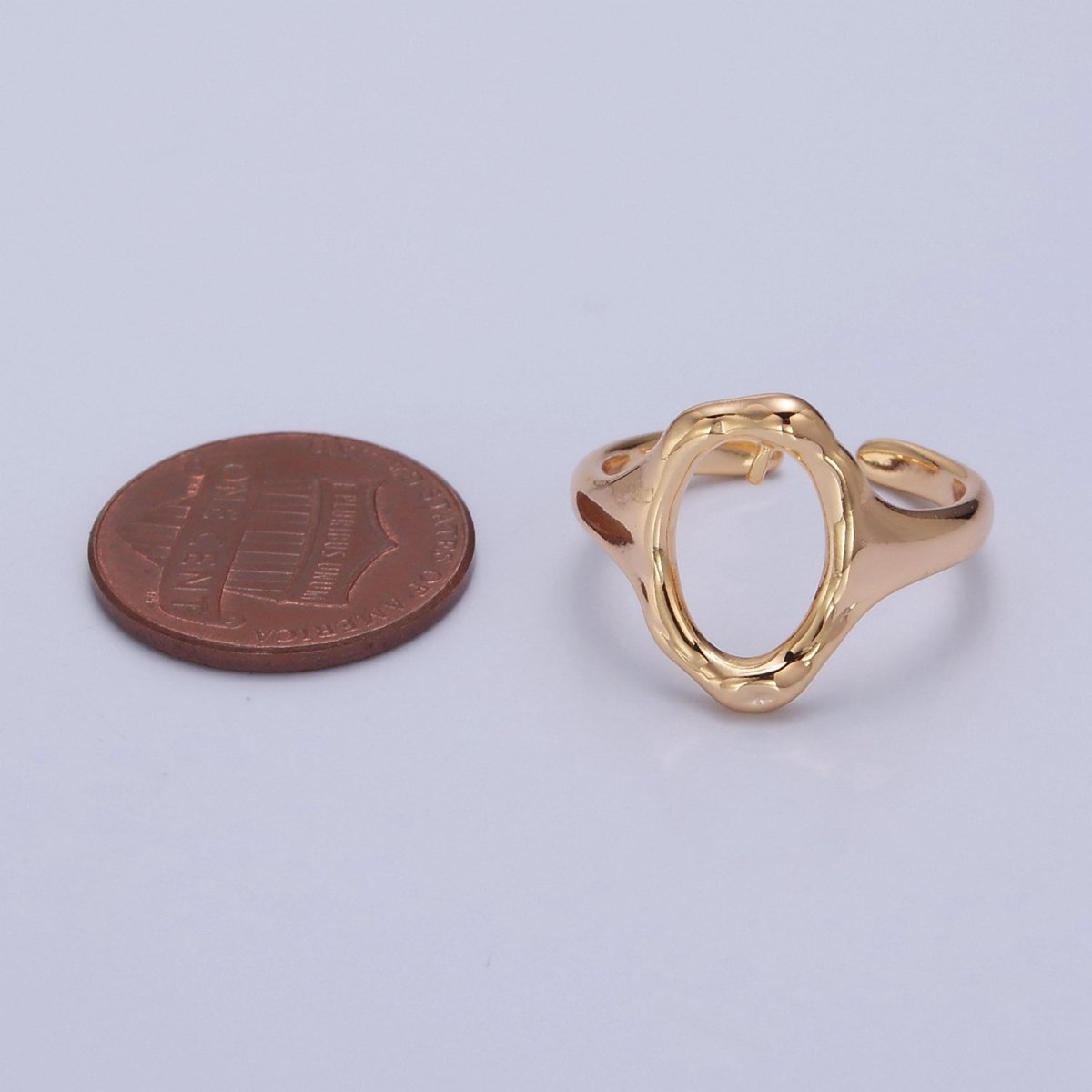 OS Hammered oval ring in Gold Large oval ring for women. Minimalist and modern Jewelry L-759