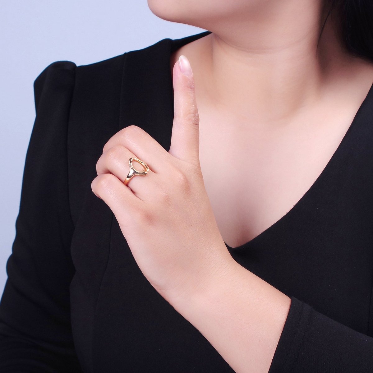 OS Hammered oval ring in Gold Large oval ring for women. Minimalist and modern Jewelry L-759